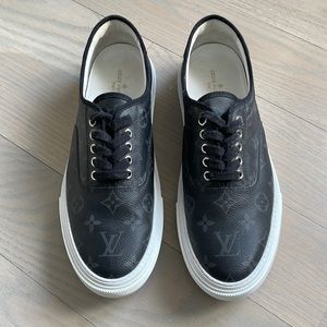 Louis Vuitton mens LUXEMBOURG SNEAKER size 10US (size 9 LV). Worn once indoors